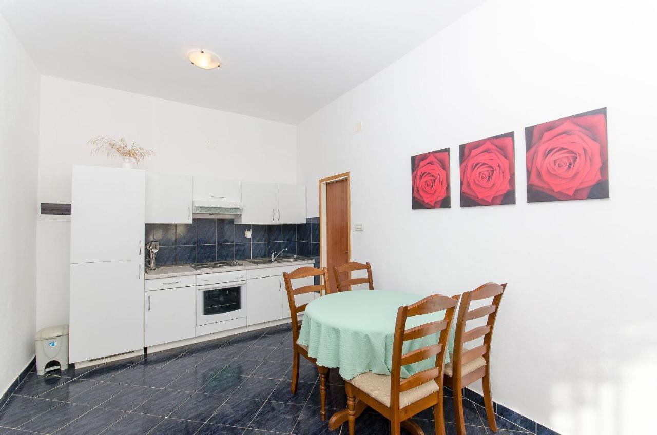 Apartments Ivanka Vis Exterior photo